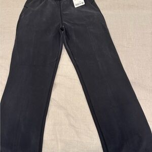 Lululemon Softstreme High-Rise Pant
Regular size 6